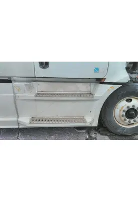 FREIGHTLINER CASCADIA 126 CAB SKIRT/SIDE FAIRING
