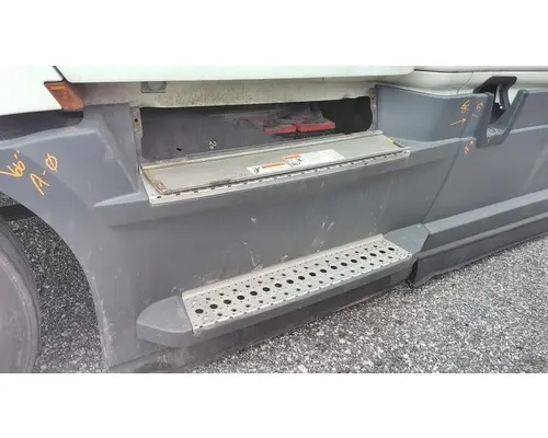 FREIGHTLINER CASCADIA 126 CAB SKIRTSIDE FAIRING
