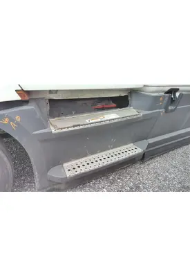 FREIGHTLINER CASCADIA 126 CAB SKIRT/SIDE FAIRING