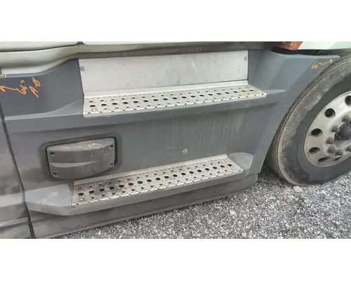 FREIGHTLINER CASCADIA 126 CAB SKIRTSIDE FAIRING