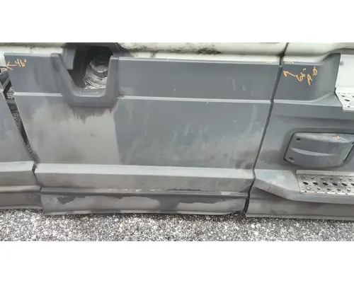 FREIGHTLINER CASCADIA 126 CAB SKIRTSIDE FAIRING