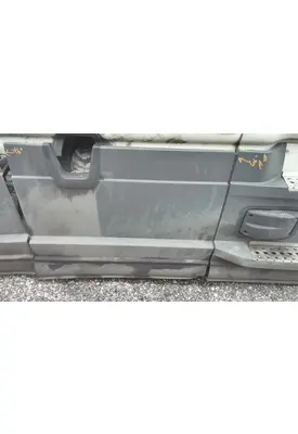 FREIGHTLINER CASCADIA 126 CAB SKIRT/SIDE FAIRING
