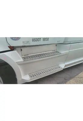 FREIGHTLINER CASCADIA 126 CAB SKIRT/SIDE FAIRING