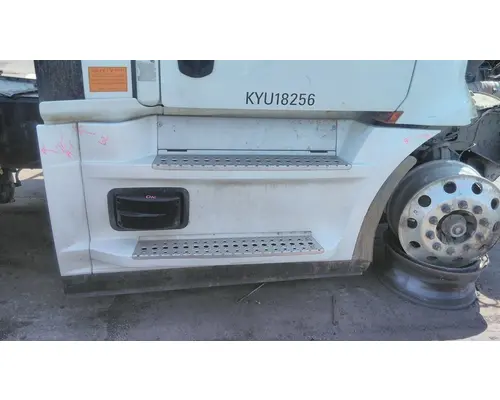 FREIGHTLINER CASCADIA 126 CAB SKIRTSIDE FAIRING