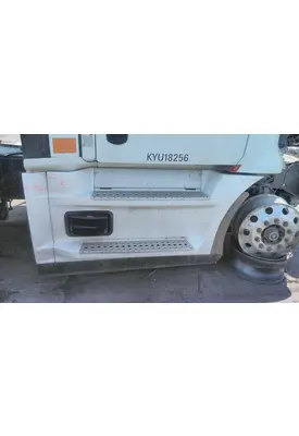 FREIGHTLINER CASCADIA 126 CAB SKIRT/SIDE FAIRING