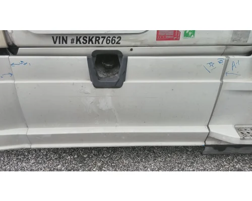 FREIGHTLINER CASCADIA 126 CAB SKIRTSIDE FAIRING