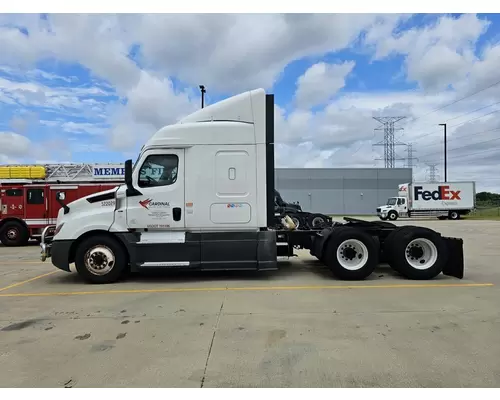 FREIGHTLINER CASCADIA 126 CAB SKIRTSIDE FAIRING