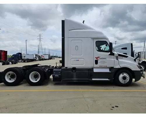 FREIGHTLINER CASCADIA 126 CAB SKIRTSIDE FAIRING