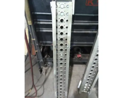 FREIGHTLINER CASCADIA 126 CAB STEP