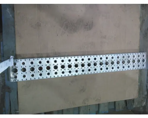 FREIGHTLINER CASCADIA 126 CAB STEP