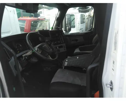 FREIGHTLINER CASCADIA 126 CAB