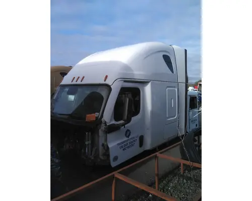 FREIGHTLINER CASCADIA 126 CAB