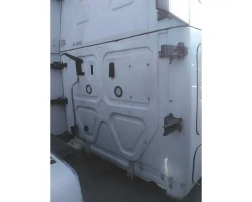 FREIGHTLINER CASCADIA 126 CAB