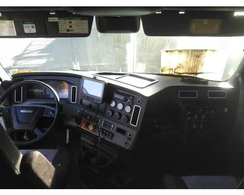 FREIGHTLINER CASCADIA 126 CAB