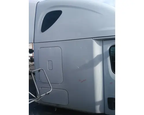 FREIGHTLINER CASCADIA 126 CAB