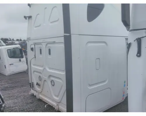 FREIGHTLINER CASCADIA 126 CAB