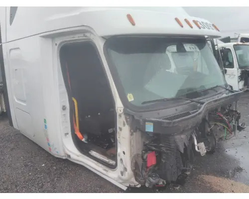 FREIGHTLINER CASCADIA 126 CAB