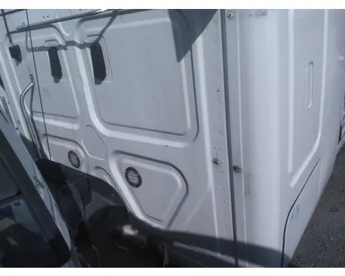 FREIGHTLINER CASCADIA 126 CAB