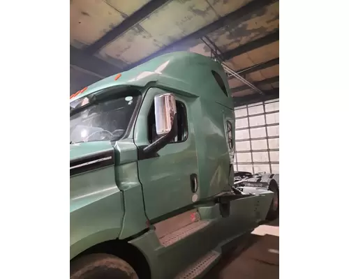 FREIGHTLINER CASCADIA 126 CAB