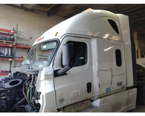 FREIGHTLINER CASCADIA 126 CAB