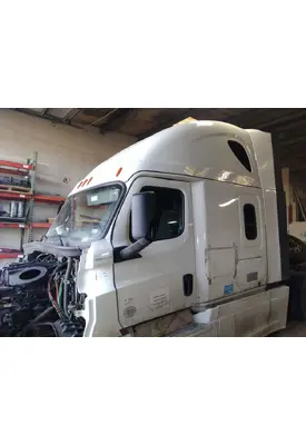 FREIGHTLINER CASCADIA 126 CAB