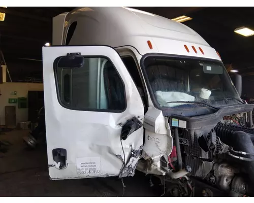 FREIGHTLINER CASCADIA 126 CAB