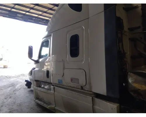 FREIGHTLINER CASCADIA 126 CAB