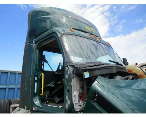 FREIGHTLINER CASCADIA 126 CAB