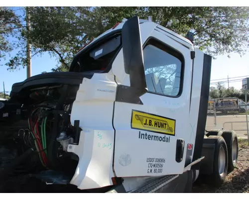 FREIGHTLINER CASCADIA 126 CAB