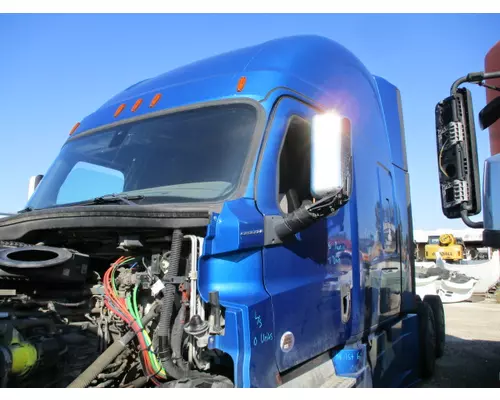 FREIGHTLINER CASCADIA 126 CAB