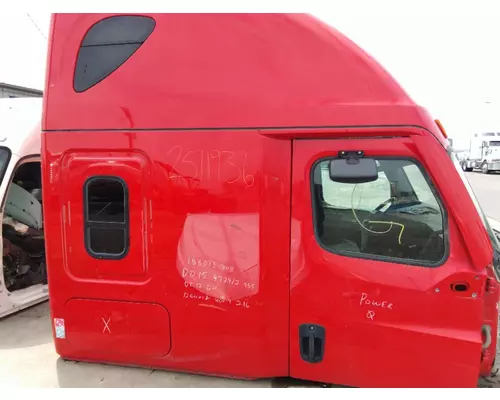 FREIGHTLINER CASCADIA 126 CAB