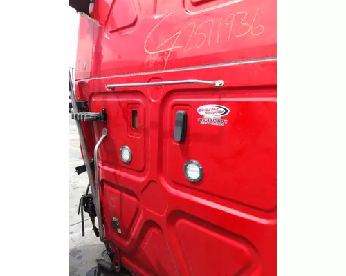 FREIGHTLINER CASCADIA 126 CAB
