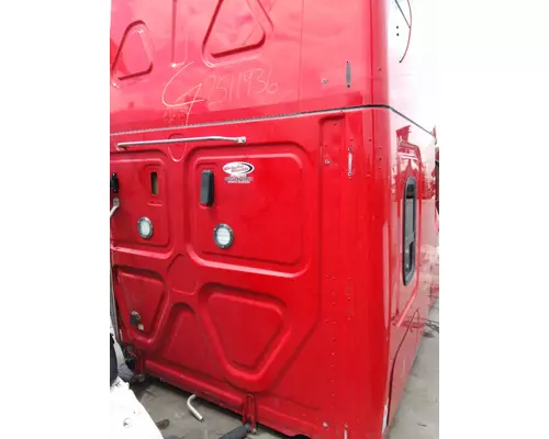 FREIGHTLINER CASCADIA 126 CAB