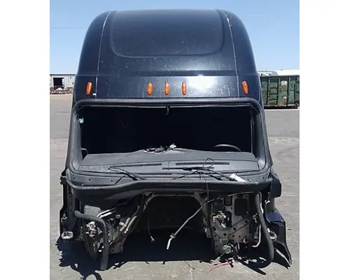 FREIGHTLINER CASCADIA 126 CAB