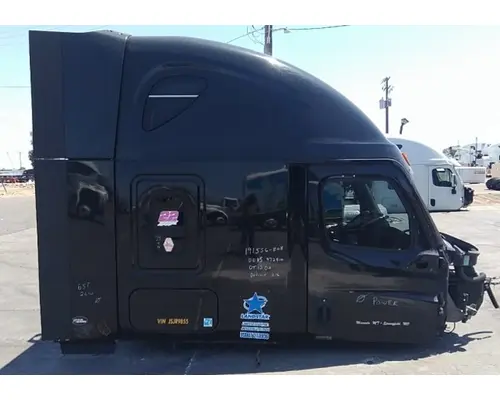 FREIGHTLINER CASCADIA 126 CAB