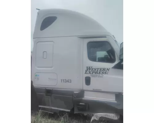 FREIGHTLINER CASCADIA 126 CAB