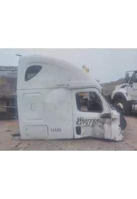 FREIGHTLINER CASCADIA 126 CAB