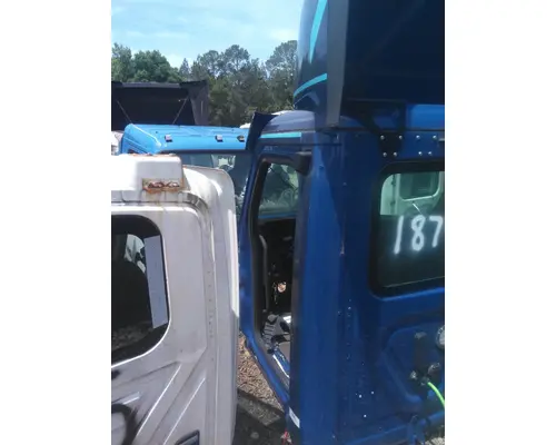 FREIGHTLINER CASCADIA 126 CAB