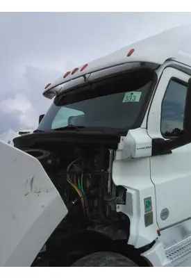 FREIGHTLINER CASCADIA 126 CAB