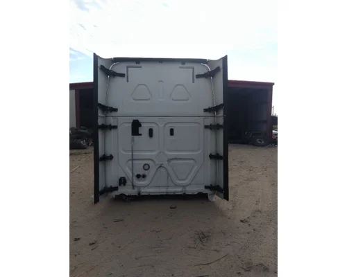 FREIGHTLINER CASCADIA 126 CAB