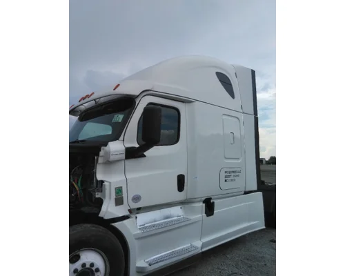 FREIGHTLINER CASCADIA 126 CAB