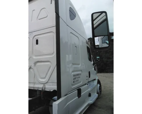 FREIGHTLINER CASCADIA 126 CAB