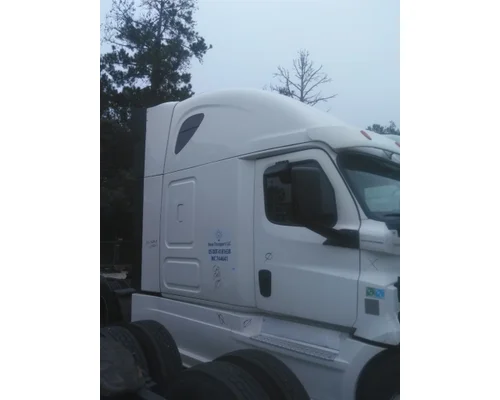 FREIGHTLINER CASCADIA 126 CAB
