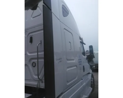 FREIGHTLINER CASCADIA 126 CAB