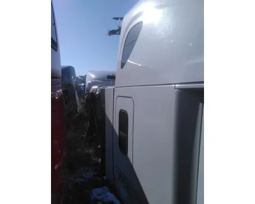 FREIGHTLINER CASCADIA 126 CAB