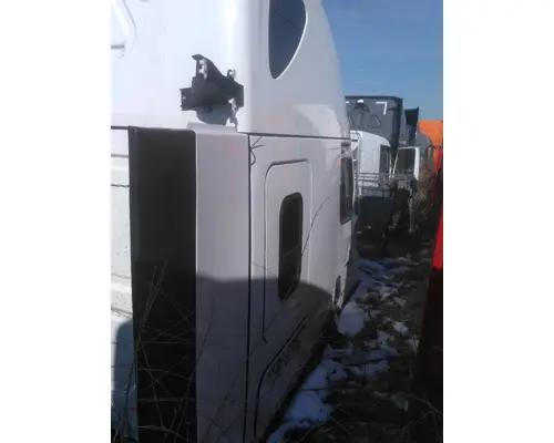 FREIGHTLINER CASCADIA 126 CAB