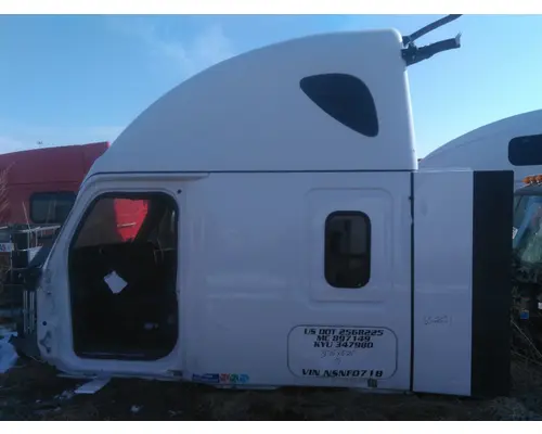 FREIGHTLINER CASCADIA 126 CAB