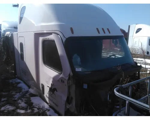 FREIGHTLINER CASCADIA 126 CAB