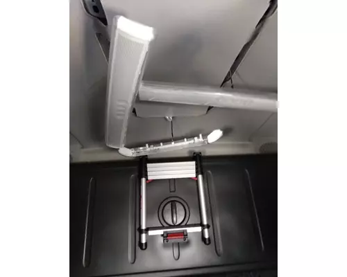 FREIGHTLINER CASCADIA 126 CAB
