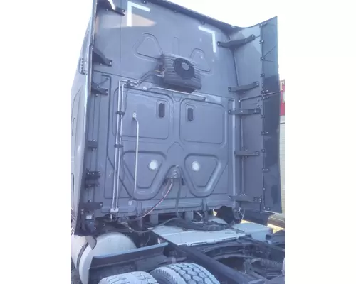 FREIGHTLINER CASCADIA 126 CAB
